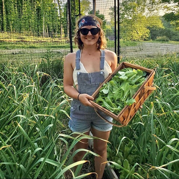 Meet your Posher, Anna - Picture 2 of 14